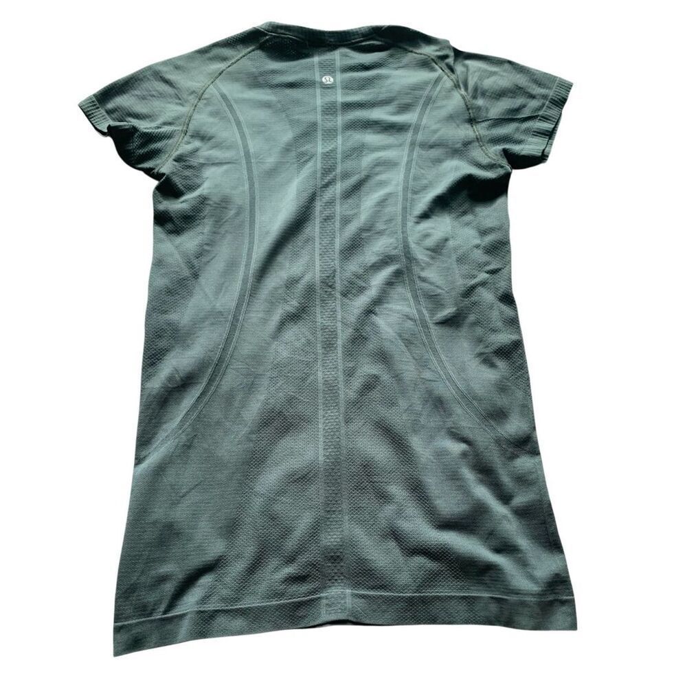 LULULEMON SWIFTLY CREW green SHORT SLEEVE SEAMLESS T SHIRT TOP sz 8